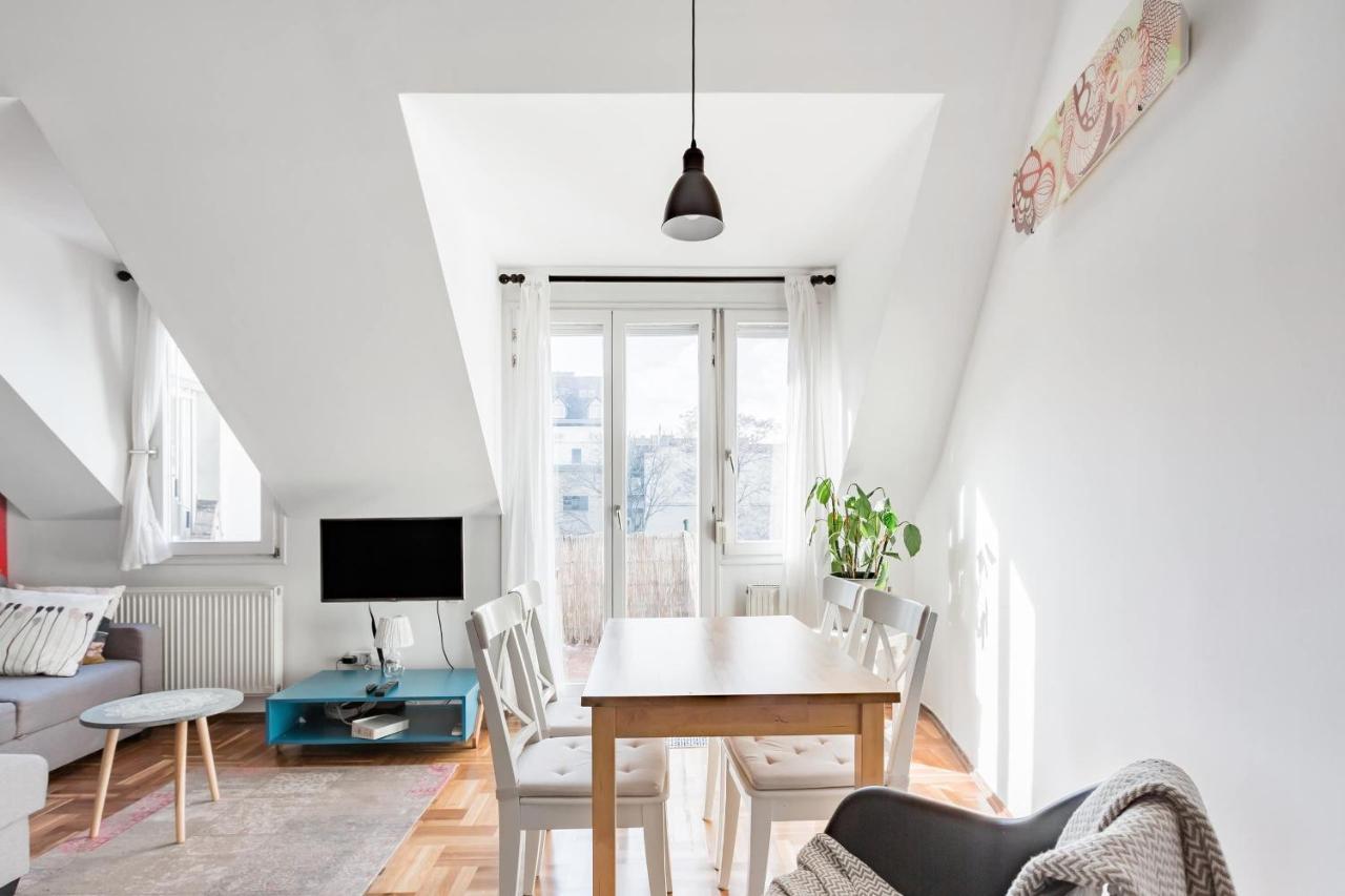 Relax Into Loft Living At A Light-Filled City Escape Budapest Ngoại thất bức ảnh